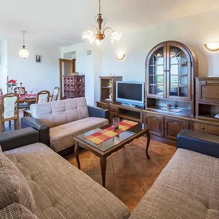 Three-bedroom In Vodnjan