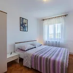 Three-bedroom In 아파트