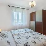 Three-bedroom In 아파트 *