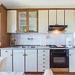 Three-bedroom In 보드냔